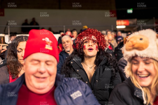 140326 - Wales v Italy - Guinness Six Nations - Fans During the Game