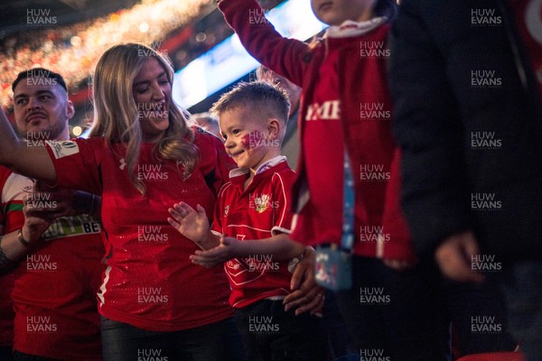 140326 - Wales v Italy - Guinness Six Nations - Fans During the Game