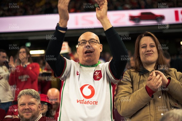 140326 - Wales v Italy - Guinness Six Nations - Fans During the Game