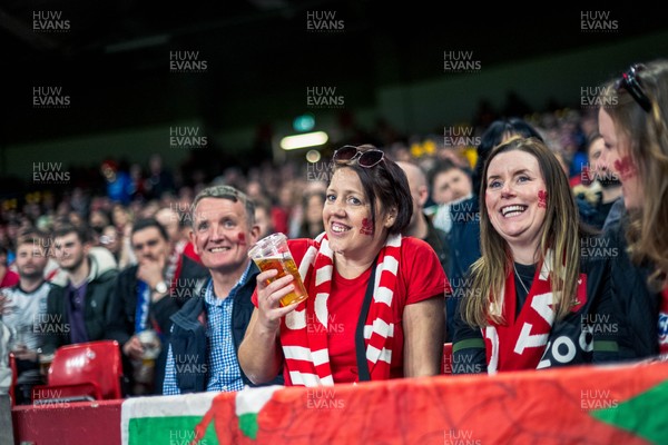 140326 - Wales v Italy - Guinness Six Nations - Fans During the Game