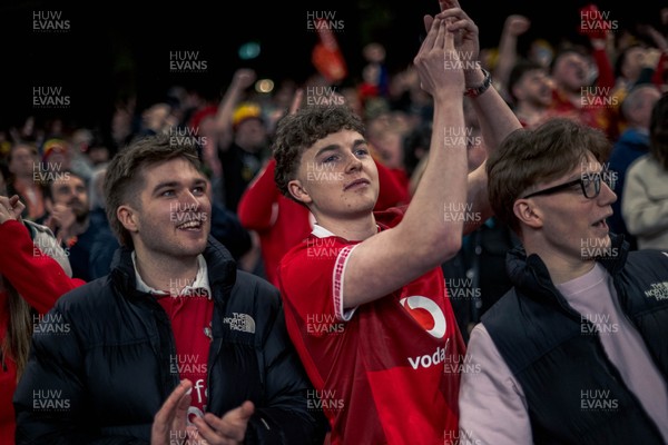 140326 - Wales v Italy - Guinness Six Nations - Fans During the Game