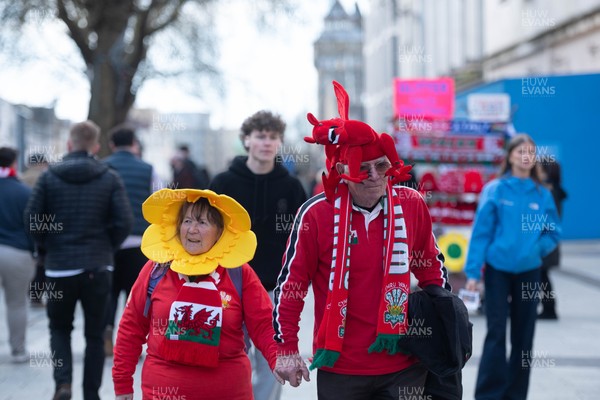 140326 - Wales v Italy - Guinness Six Nations - Fans Ahead of the game 