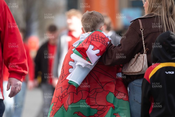140326 - Wales v Italy - Guinness Six Nations - Fans Ahead of the game 