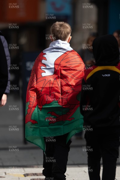 140326 - Wales v Italy - Guinness Six Nations - Fans Ahead of the game 