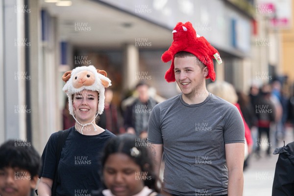 140326 - Wales v Italy - Guinness Six Nations - Fans Ahead of the game 