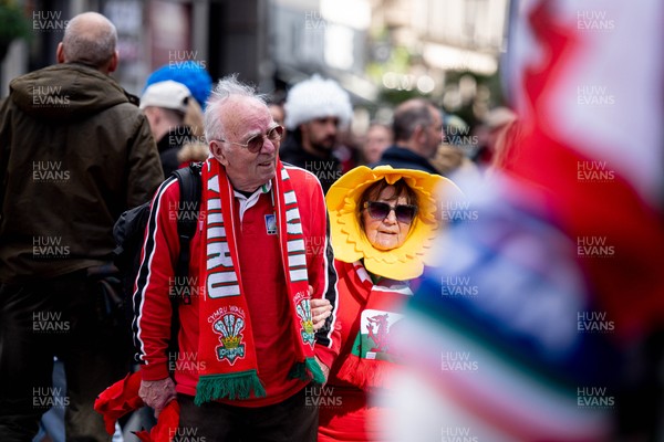 140326 - Wales v Italy - Guinness Six Nations - Fans Ahead of the game 