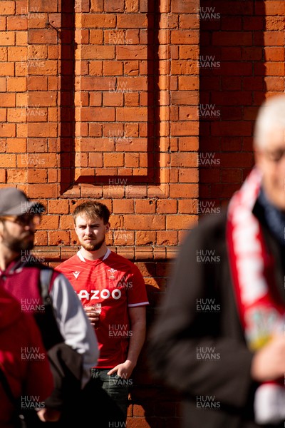 140326 - Wales v Italy - Guinness Six Nations - Fans Ahead of the game 