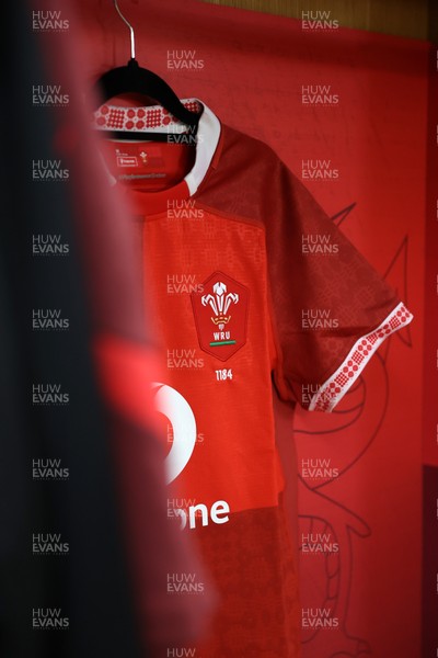 140326 - Wales v Italy - Guinness Six Nations Championship - Wales dressing room before the game