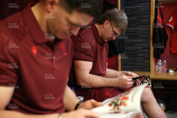 140326 - Wales v Italy - Guinness Six Nations Championship - Aaron Wainwright of Wales arrives at the stadium