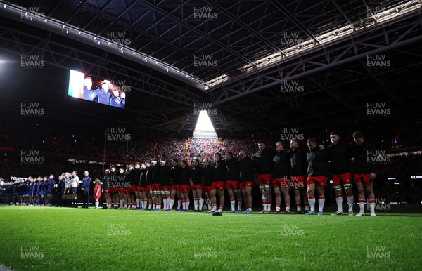 140326 - Wales v Italy - Guinness Six Nations Championship - Wales sing the anthem