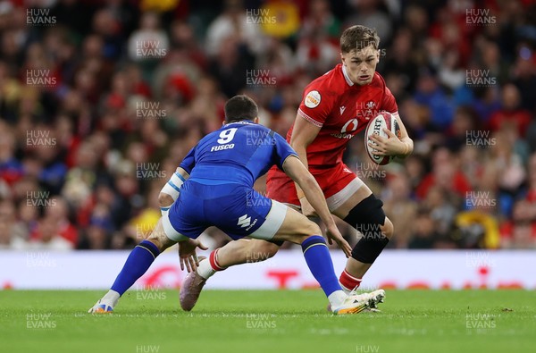 140326 - Wales v Italy - Guinness Six Nations Championship - Alex Mann of Wales is tackled by Alessandro Fusco of Italy 