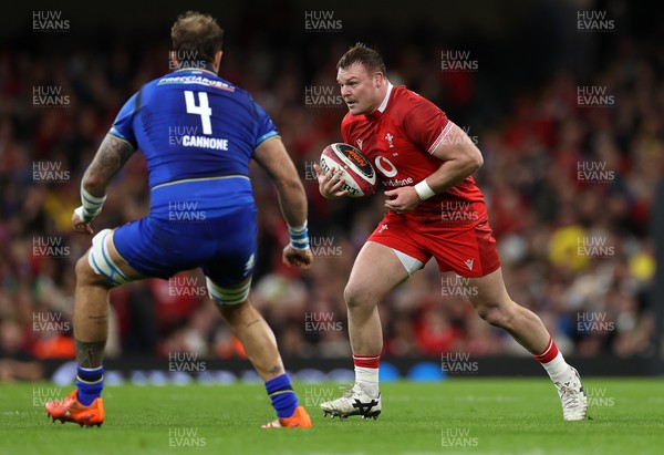140326 - Wales v Italy - Guinness Six Nations Championship - Dewi Lake of Wales is challenged by Niccolo Cannone of Italy 