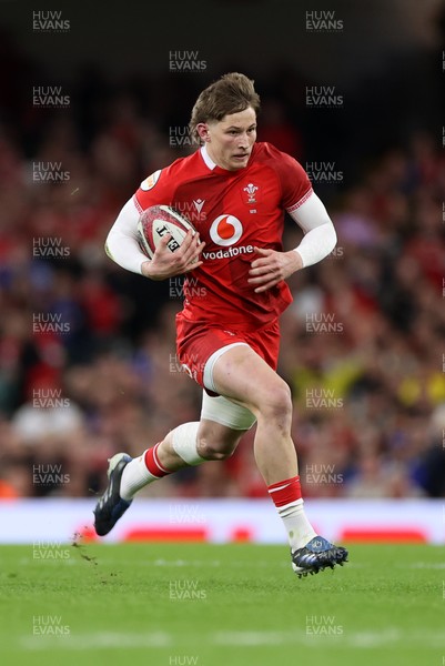 140326 - Wales v Italy - Guinness Six Nations Championship - Ellis Mee of Wales 