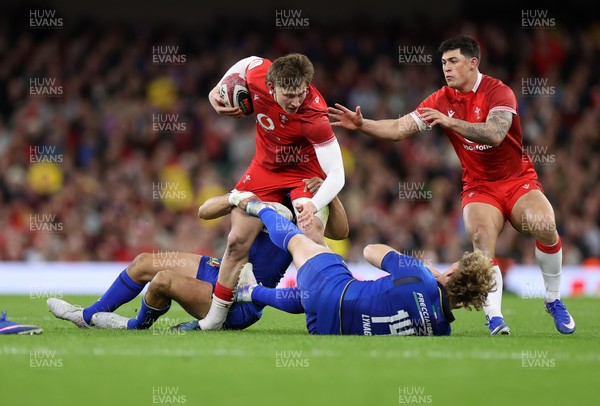 140326 - Wales v Italy - Guinness Six Nations Championship - Ellis Mee of Wales is tackled by Juan Ignacio Brex and Louis Lynagh of Italy 