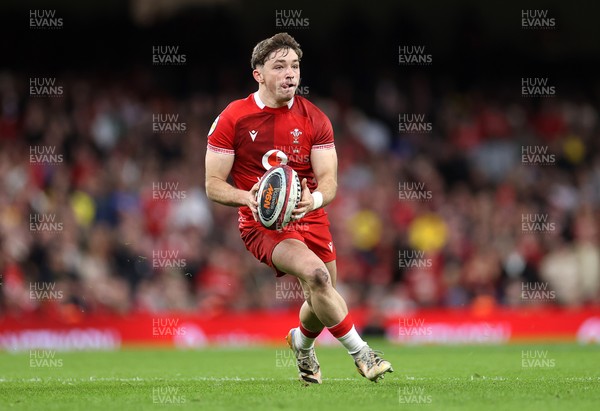 140326 - Wales v Italy - Guinness Six Nations Championship - Dan Edwards of Wales 