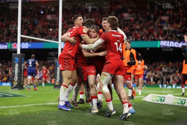 140326 - Wales v Italy - Guinness Six Nations Championship - Dan Edwards of Wales celebrates scoring a try with team mates
