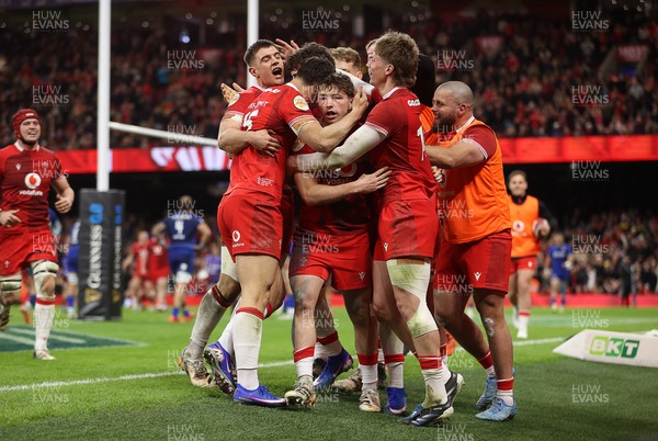 140326 - Wales v Italy - Guinness Six Nations Championship - Dan Edwards of Wales celebrates scoring a try with team mates