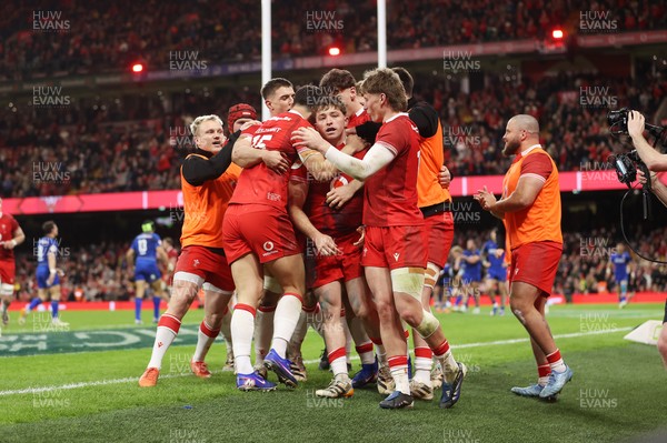 140326 - Wales v Italy - Guinness Six Nations Championship - Dan Edwards of Wales celebrates scoring a try with team mates