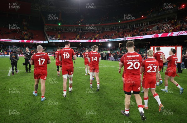140326 - Wales v Italy - Guinness Six Nations Championship - Wales thank the fans