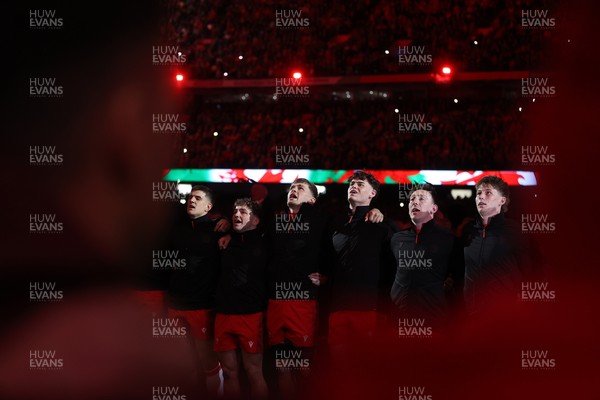 140326 - Wales v Italy - Guinness Six Nations Championship - Wales sing the anthem