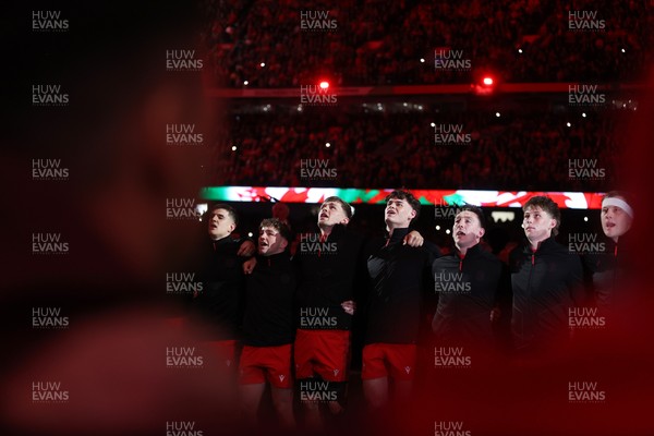 140326 - Wales v Italy - Guinness Six Nations Championship - Wales sing the anthem