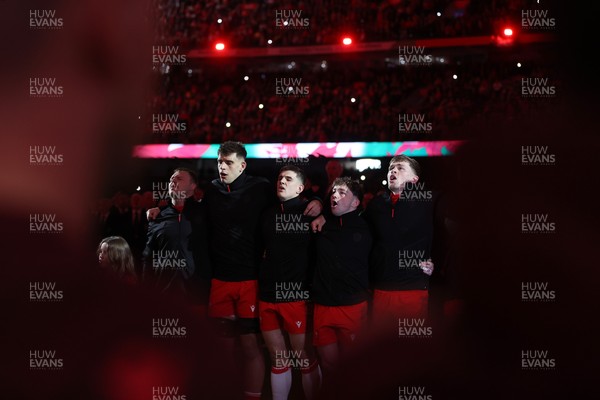 140326 - Wales v Italy - Guinness Six Nations Championship - Wales sing the anthem