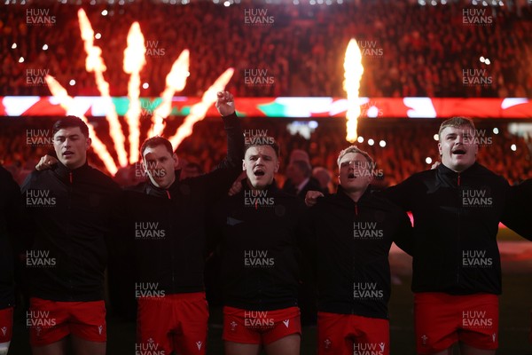140326 - Wales v Italy - Guinness Six Nations Championship - Wales sing the anthem