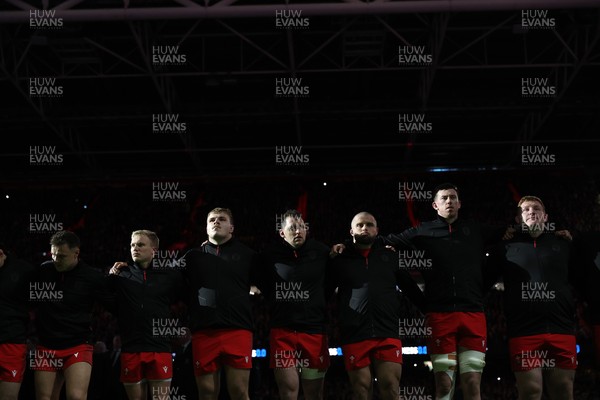 140326 - Wales v Italy - Guinness Six Nations Championship - Wales sing the anthem