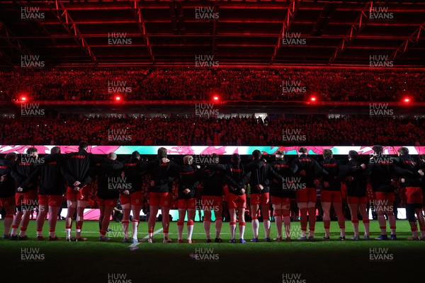 140326 - Wales v Italy - Guinness Six Nations Championship - Wales sing the anthem