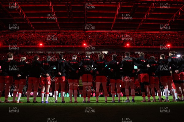 140326 - Wales v Italy - Guinness Six Nations Championship - Wales sing the anthem