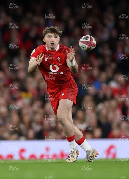 140326 - Wales v Italy - Guinness Six Nations Championship - Dan Edwards of Wales 