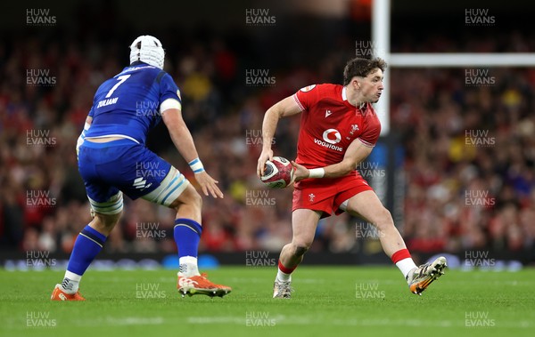 140326 - Wales v Italy - Guinness Six Nations Championship - Dan Edwards of Wales 