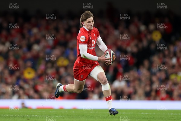 140326 - Wales v Italy - Guinness Six Nations Championship - Ellis Mee of Wales 