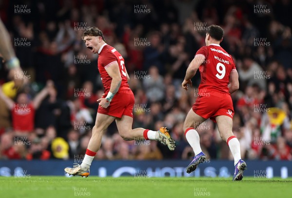 140326 - Wales v Italy - Guinness Six Nations Championship - Dan Edwards of Wales after scoring a drop goal