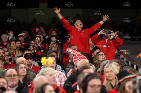 140326 - Wales v Italy - Guinness Six Nations Championship - Fans