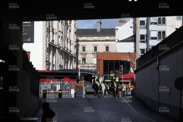 140326 - Wales v Italy - Guinness Six Nations Championship - Team bus arriving
