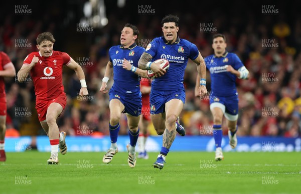 140326 - Wales v Italy, Guinness Six Nations 2026 - Tommaso Menoncello of Italy breaks away