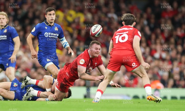 140326 - Wales v Italy, Guinness Six Nations 2026 - Dewi Lake of Wales passes to Dan Edwards of Wales