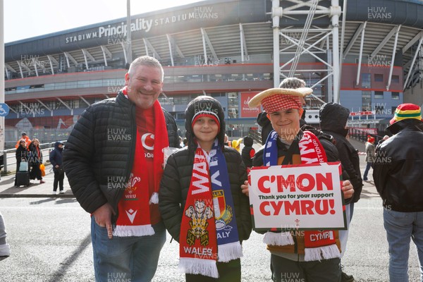 140326 - Wales v Italy - Guinness Six Nations - Wales fans before the match