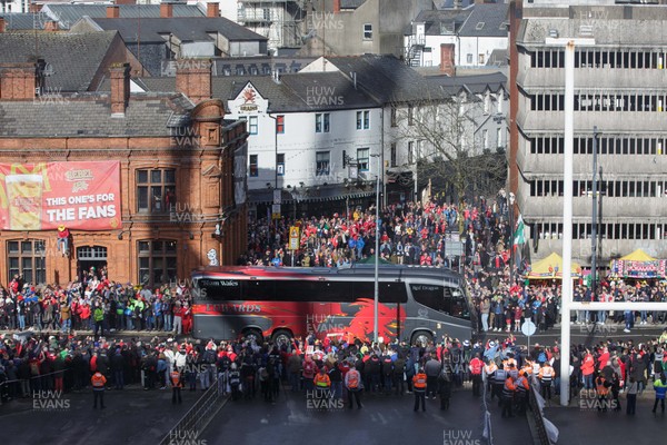 140326 - Wales v Italy - Guinness Six Nations - The Wales team bus arrives at Principality Stadium