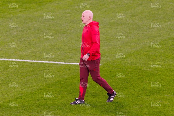 140326 - Wales v Italy - Guinness Six Nations - Wales head coach Steve Tandy during the warm up