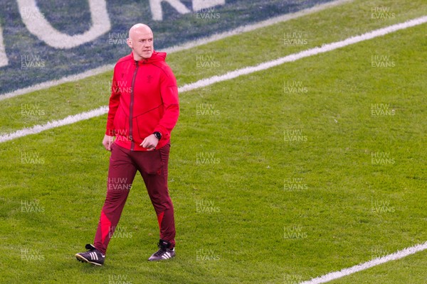 140326 - Wales v Italy - Guinness Six Nations - Wales head coach Steve Tandy during the warm up