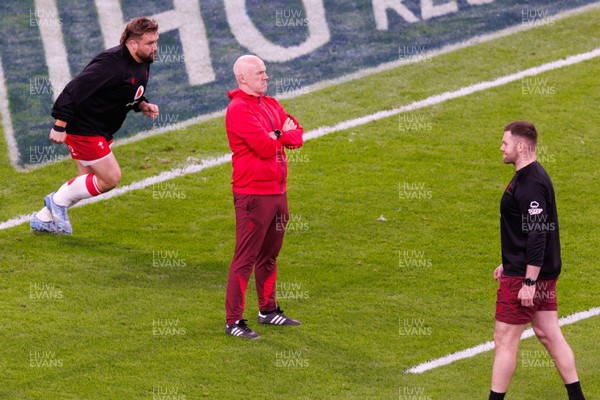 140326 - Wales v Italy - Guinness Six Nations - Wales head coach Steve Tandy during the warm up