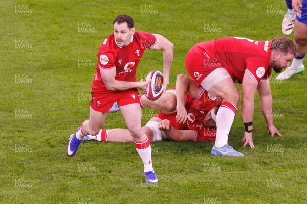 140326 - Wales v Italy - Guinness Six Nations - Tomos Williams of Wales