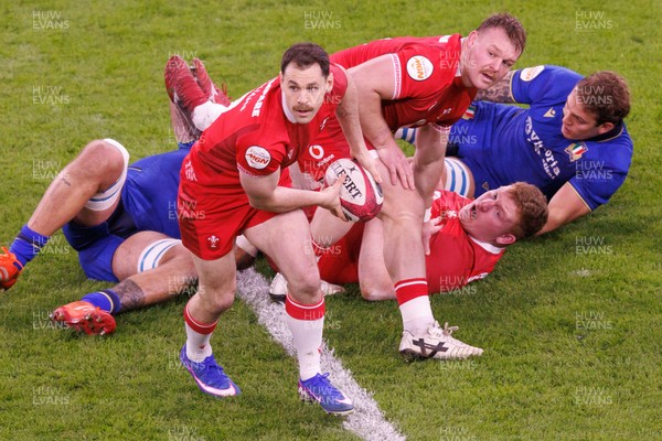 140326 - Wales v Italy - Guinness Six Nations - Tomos Williams of Wales passes the ball