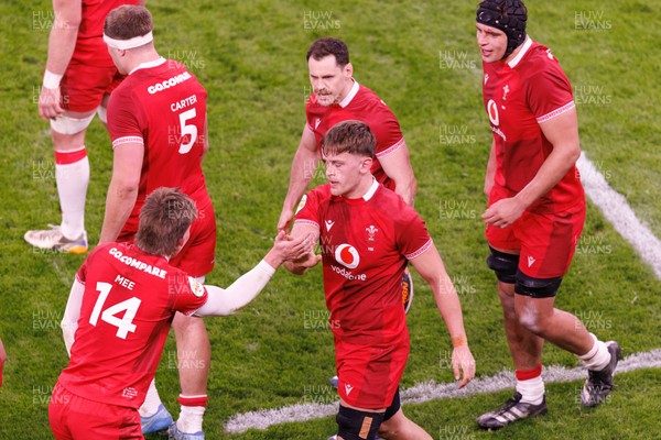 140326 - Wales v Italy - Guinness Six Nations - Alex Mann of Wales is congratulated by Ellis Mee