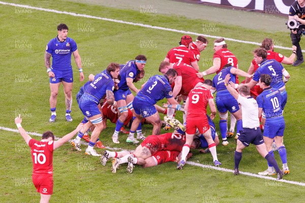140326 - Wales v Italy - Guinness Six Nations - Dewi Lake of Wales goes over for a try