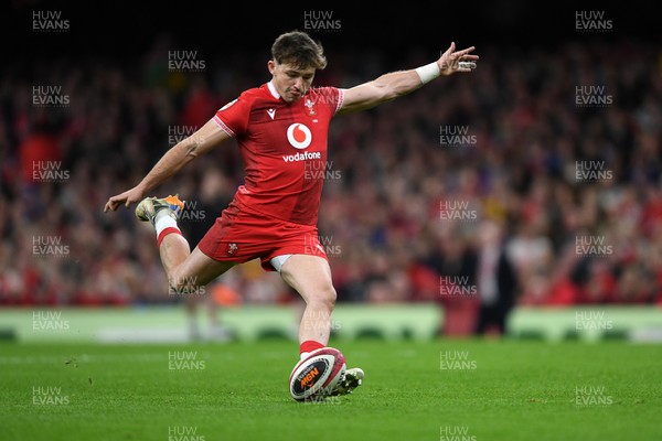 140326 - Wales v Italy - Guinness Men's Six Nations - Dan Edwards of Wales kicks the conversion