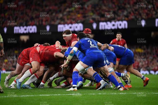 140326 - Wales v Italy - Guinness Men's Six Nations - Wales push the ball from a line-out to score a try