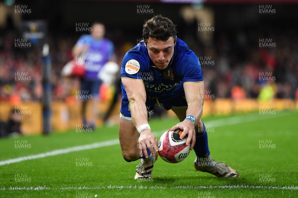 140326 - Wales v Italy - Guinness Men's Six Nations - Paolo Garbisi of Italy scores a try